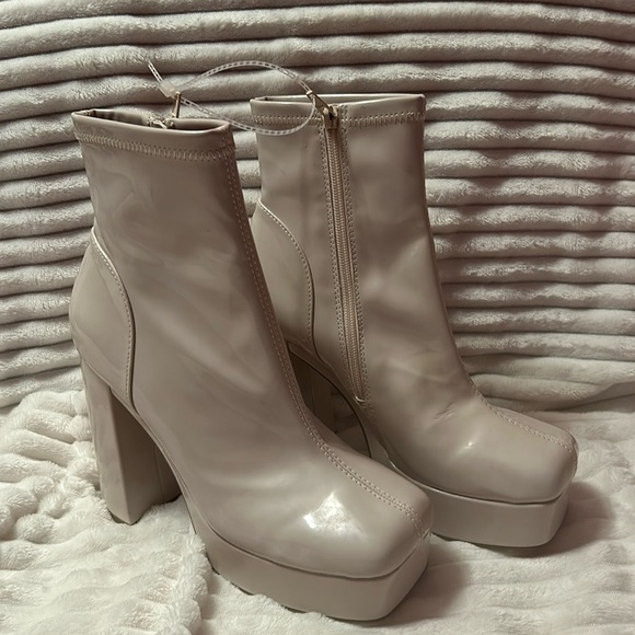 NEW Steve Madden Boots - Picture 2 of 7